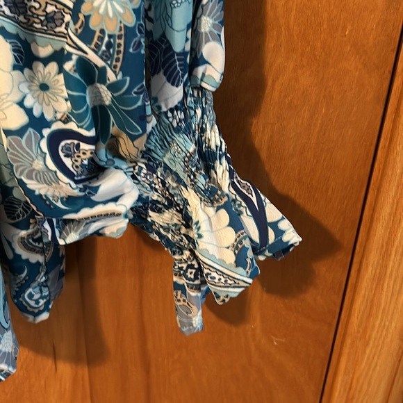 EUC - nice flutter sleeve- 1X fits like a small 18 - Picture 4 of 5